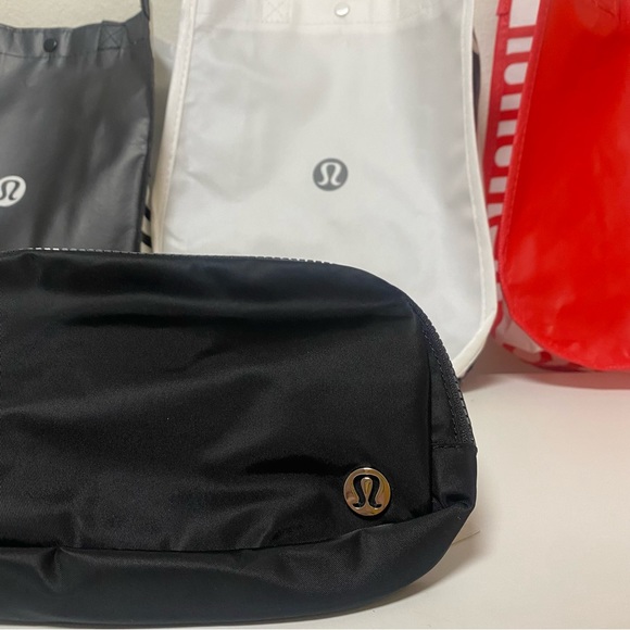 Lululemon Everywhere Belt Bag NWT - Picture 8 of 8
